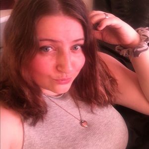 Meet your Posher, Courtney